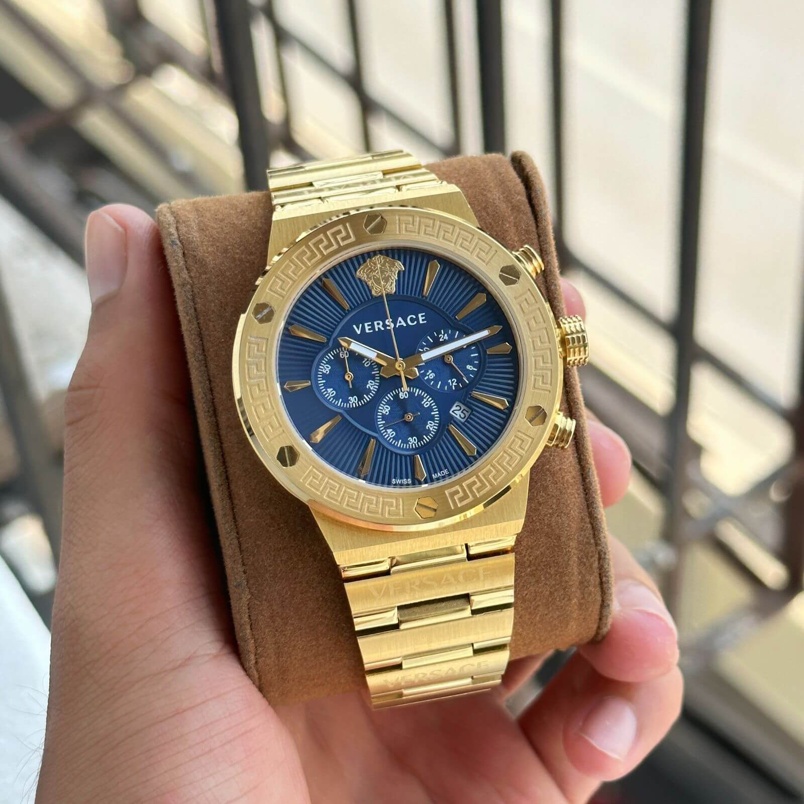 Versace-Greca-logo-Chrono-SERIES-Gold-1-2.jpg